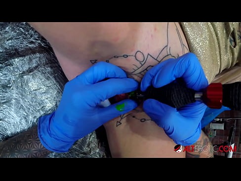 ❤️ Extremt tatuerade snyggingen Sully Savage fick en tatuering på sin klitoris ️❌ Anal porr at us sv.analytik24.ru ❌❤